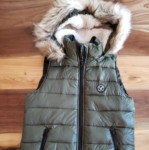 AE Hooded Puffer Vest
